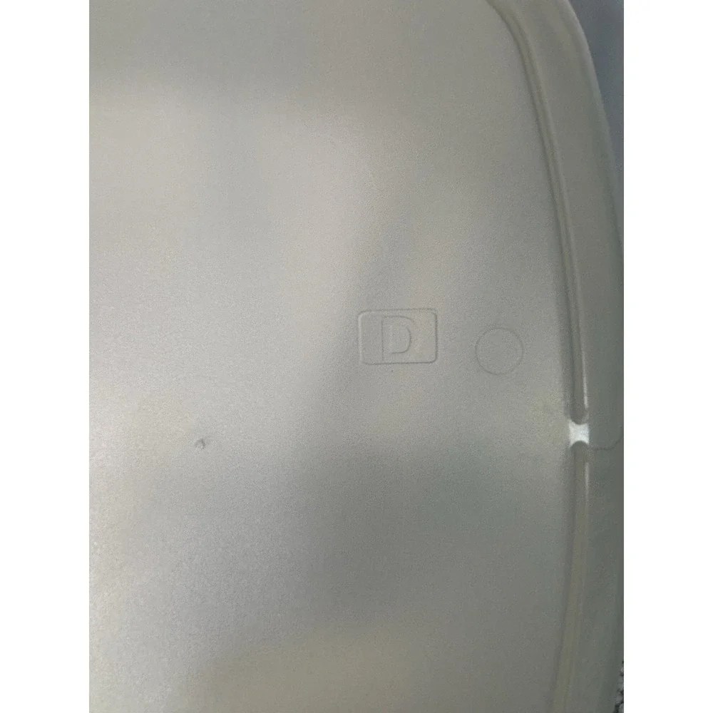 VTG Rubbermaid 2.4 GAL Food Storage Container Clear Snap Lid 